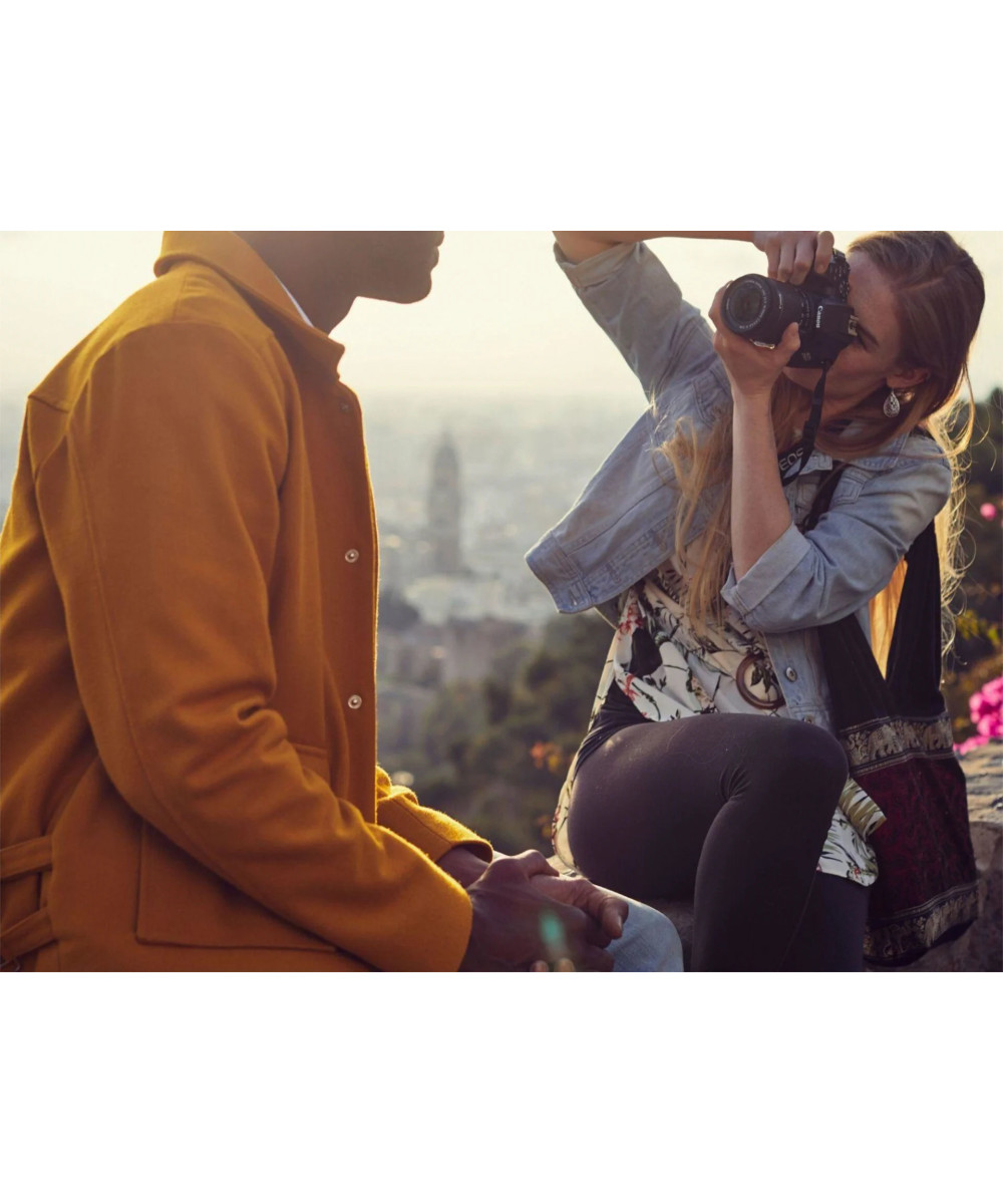 EOS 250D + EF-S 18-55mm f/4-5.6 IS STM Bianco