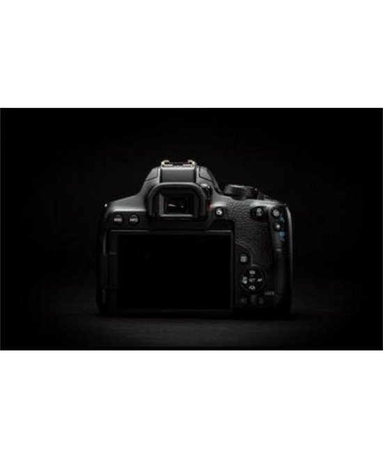 EOS 850D + EF-S 18-135mm f/3.5-5.6 IS USM