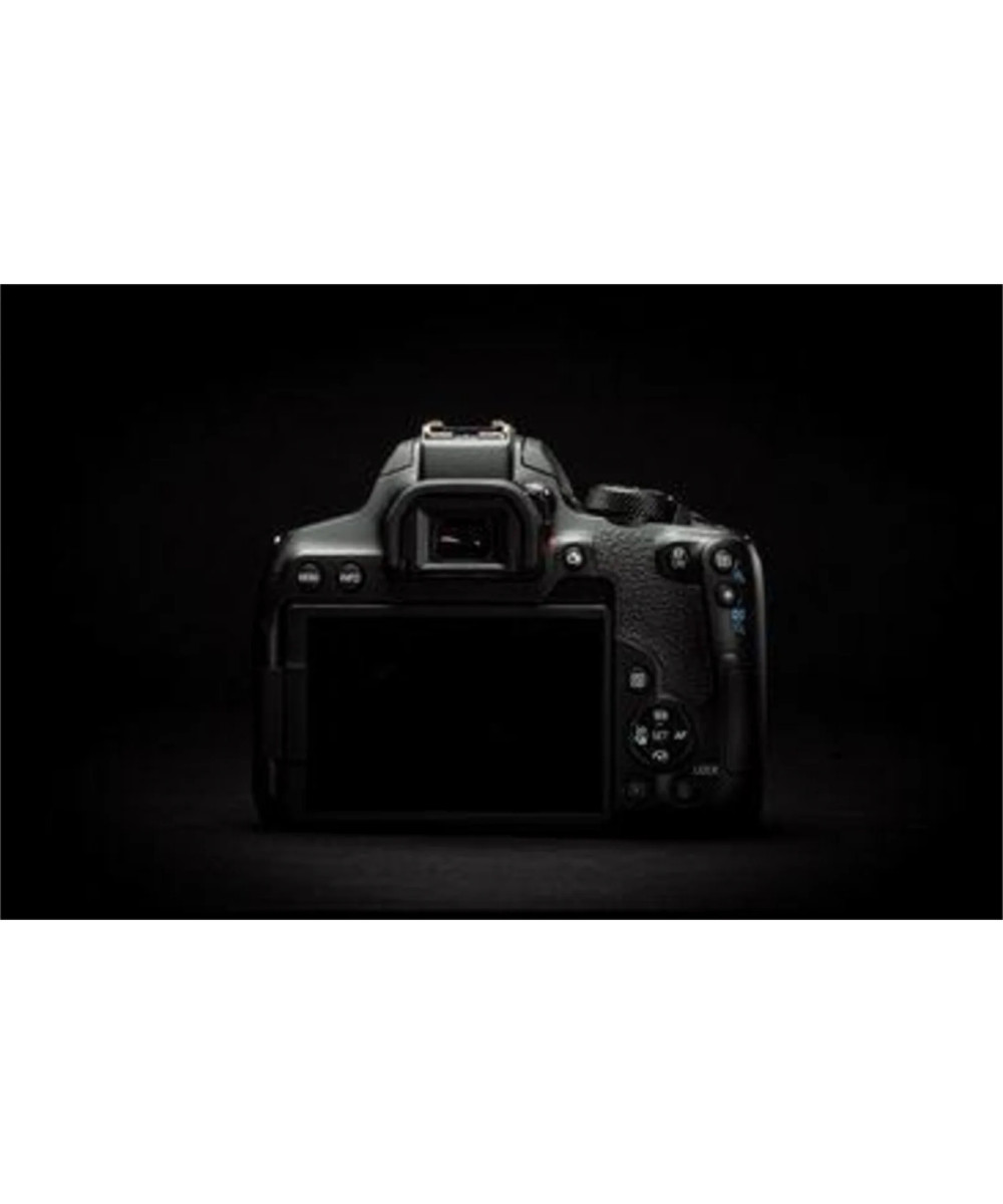 EOS 850D + EF-S 18-135mm f/3.5-5.6 IS USM