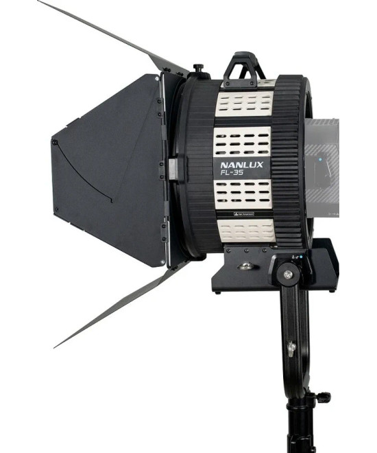Evoke 1200B Bicolor con Flight Case e Lente Fresnel