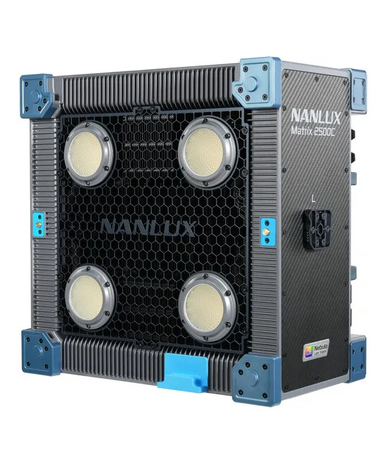 MATRIX 2500C LED FULL-COLOR MULTI-SOURCE SPOT LIGHT WITH FLIGHT CASE