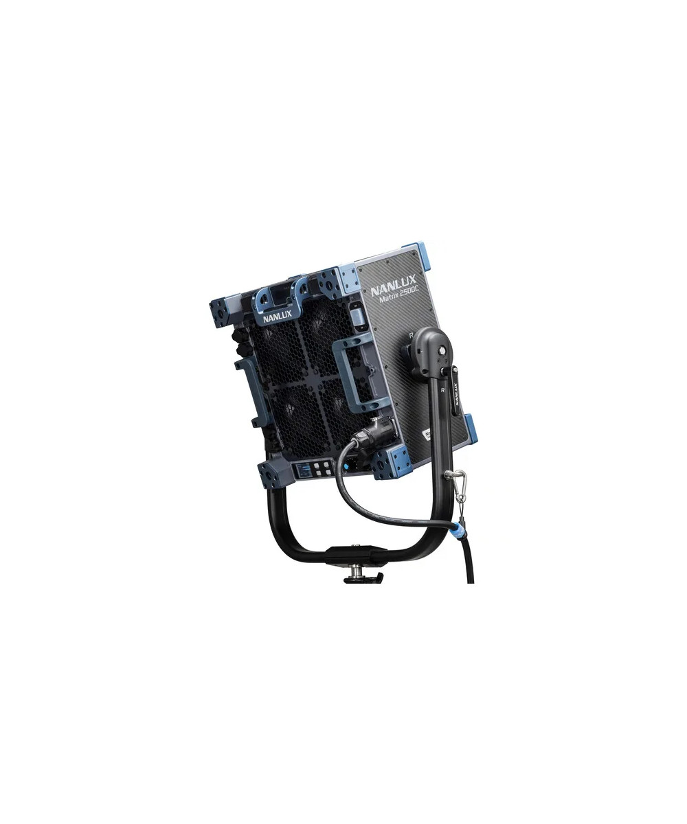 MATRIX 2500C LED FULL-COLOR MULTI-SOURCE SPOT LIGHT WITH FLIGHT CASE
