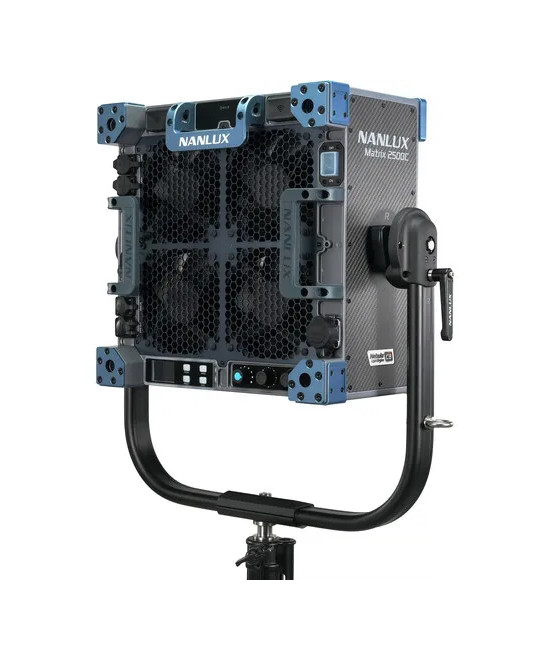 MATRIX 2500C LED FULL-COLOR MULTI-SOURCE SPOT LIGHT WITH FLIGHT CASE