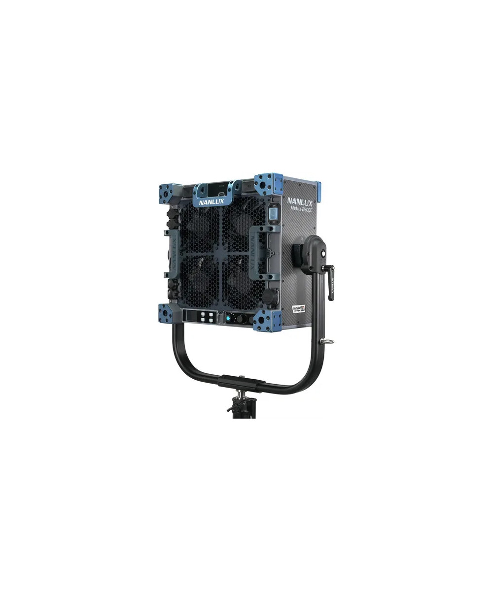 MATRIX 2500C LED FULL-COLOR MULTI-SOURCE SPOT LIGHT WITH FLIGHT CASE
