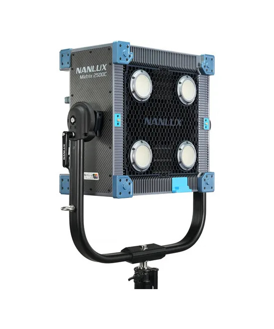 MATRIX 2500C LED FULL-COLOR MULTI-SOURCE SPOT LIGHT WITH FLIGHT CASE