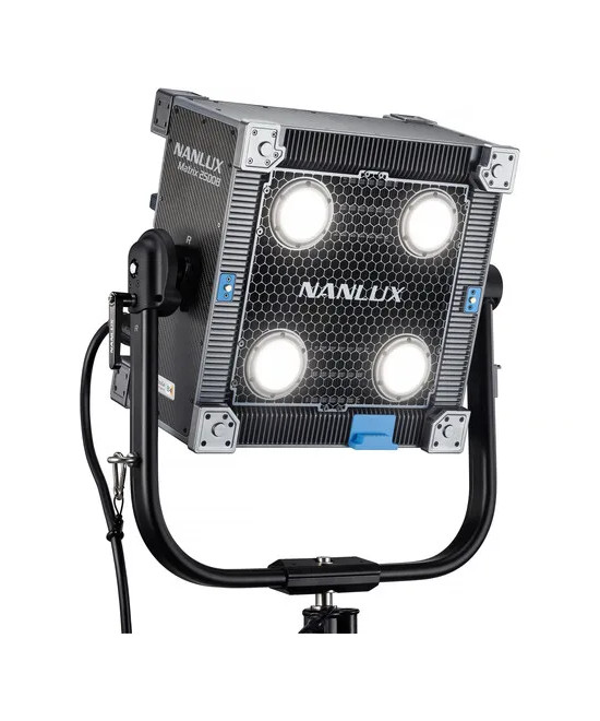 MATRIX 2500B LED BI-COLOR MULTI-SOURCE SPOT LIGHT WITH FLIGHT CASE