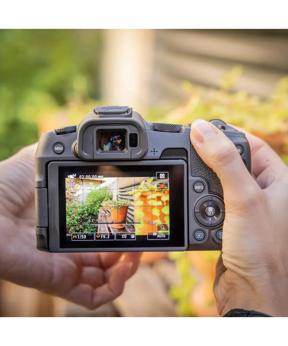 EOS R8 + LP-E17