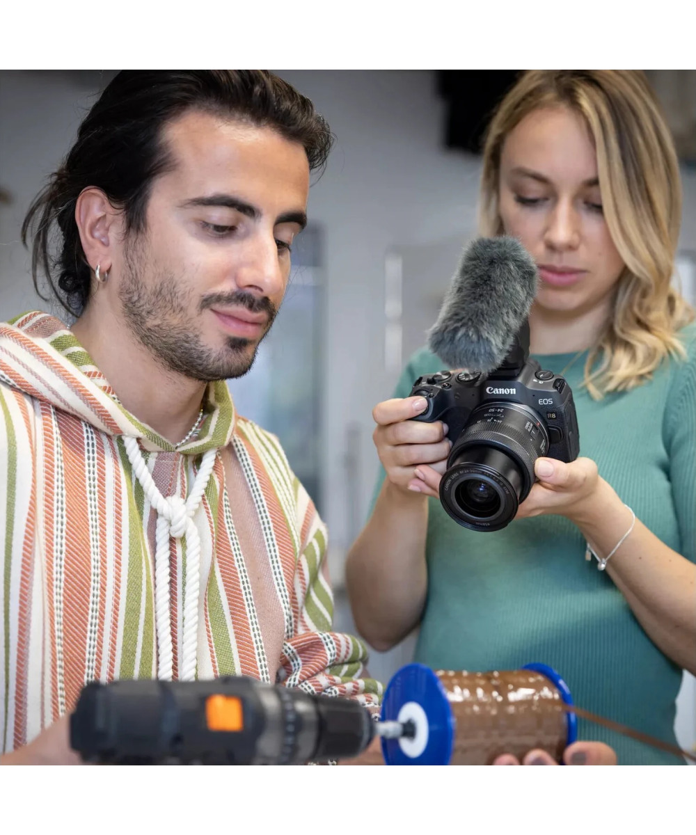 EOS R8 + LP-E17